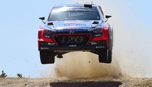 Thierry Neuville liegt 64 Sekunden vor Jari-Matti Latvala