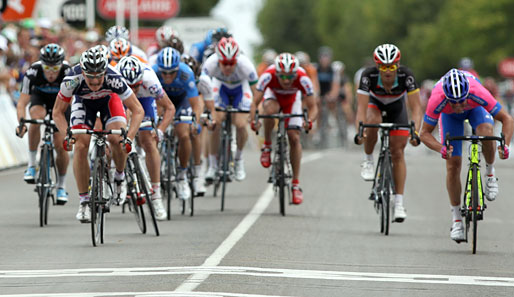 Andre Greipel (l.) setzte sich im Zielsprint gegen Alessandre Petacchi (r.) durch