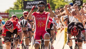 Nacer Bouhanni hat die erste Etappe gewonnen