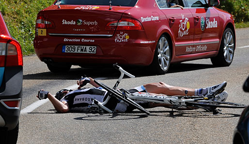 Jens Voigt wurde von einer Bodenwelle ausgehebelt und stürzte schwer