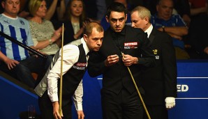 Ronnie O'Sullivan und Barry Hawkins lieferten sich eine erbitterte Schlacht