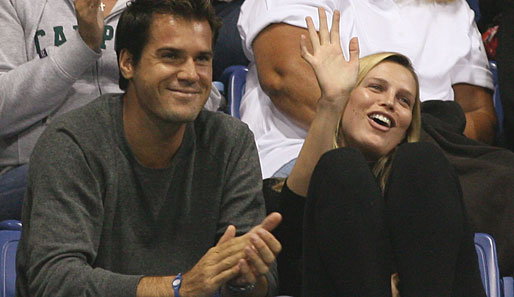 Tommy Haas (mit Lebensgefährtin Sara Foster) ist beim Tennis derzeit nur als Zuschauer am Start