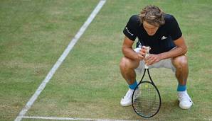 Nach 75 Minuten pfefferte Alexander Zverev frustriert seinen Schläger auf den Boden.