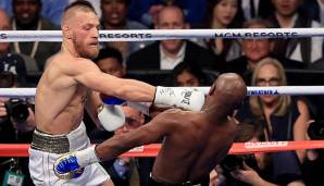 Conor McGregor im Ring gegen Floyd Mayweather