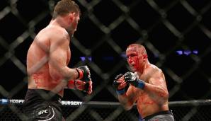 Georges St-Pierre (r.) kehrte gegen Michael Bisping nach vier Jahren Abstinenz zurück ins Octagon