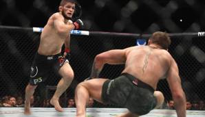 Conor McGregor (r.) war chancenlos gegen Titelträger Khabib Nurmagomedov.