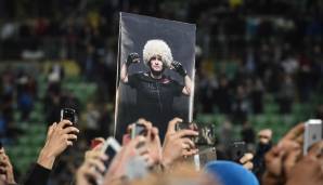 Stets präsent: Die traditionelle Fellmütze, die auch Khabib stolz trägt.