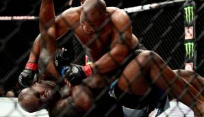 Daniel Cormier (oben) ließ Derrick Lewis bei UFC 230 keine Chance.