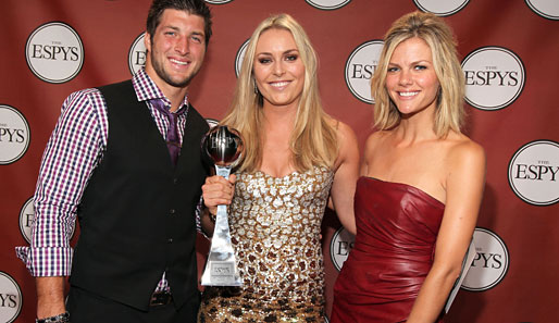 Lindsey Vonn (M.) ging bei den ESPY Awards schon mal auf Tuchfühlung mit Tim Tebow