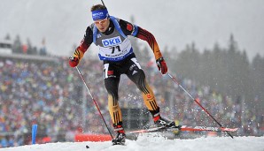 Simon Schempp hat den Massenstart in Ruhpolding in einem akrobatischen Foto-Finish gewonnen