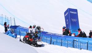 Fail des Tages: SKICROSS. Gleich zweimal wurden die Rennen unterbrochen, weil eine Luftsäule im Zielbereich platt war. Zuerst konnte das Ding nicht geflickt werden, dann streikte die Technik - und oben froren die Athleten.