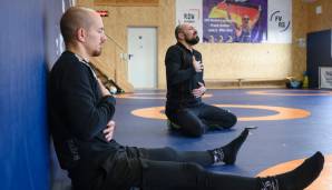 Frank Stäbler trainiert mit seinem Atemtrainer Yassin Seiwasser.