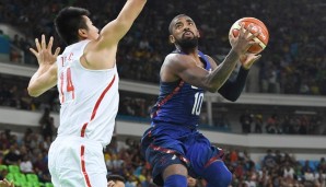 Kyrie Irving (r.) und Team USA feierten einen leichten Auftaktsieg