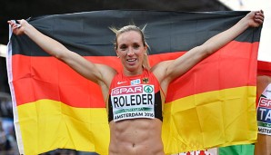 Cindy Roleder steht mit ihren Team-Kameradinnen im Hürden-Halbfinale