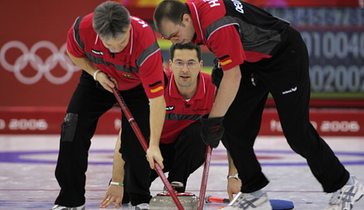 Das deutsche Curling-Team in Aktion: Andreas Kempf, Andreas Kapp und Holger Höhne (v.l.)