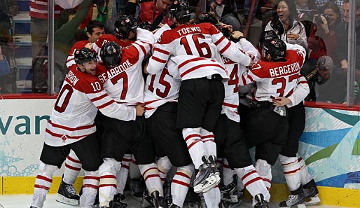 Nach dem 3:2 in der Verlängerung verschmilzt Team Canada zu einer Traube aus Glückseligkeit