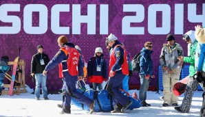 Marika Enne musste nach ihrem Sturz auf dem Slopestyle-Kurs abtransportiert werden