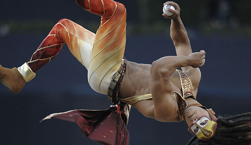 Ein Mann für die Yankees? Der Cirque du Soleil war bei der MLB zu Besuch...