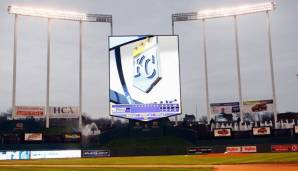 Auf dem Videoscoreboard des Kauffman Stadium sieht Mario Kart richtig gut aus.