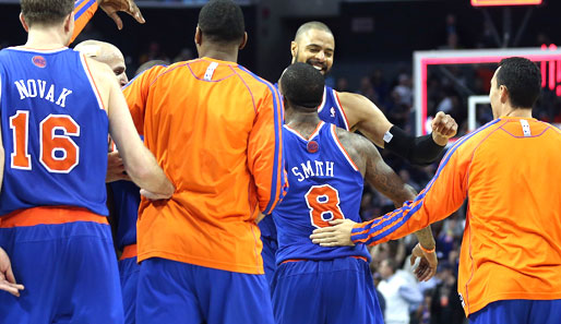 Nach seinem Game-Winner gegen die Bobcats ließ sich J.R. Smith von den Mitspielern feiern