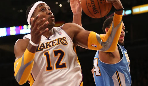 Dwight Howard (l.) stellte gegen die Nuggets mit 26 Rebounds seine Karrierebestmarke ein