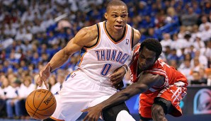 Russell Westbrook (l.) verletzte sich im Duell mit Patrick Beverley am Meniskus