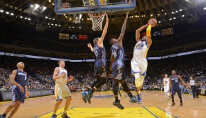 Andre Iguodala (r.) und die Warriors konnten sich gegen die Bobcats-D kaum durchsetzen