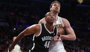 Jason Collins (l.) erhält in Brooklyn eine weitere Chance