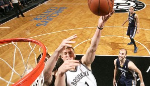 Mason Plumlee (M.) spielt eine gute Rookie-Saison für die Brooklyn Nets