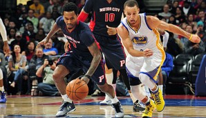 Steph Curry (r.) erzielte gegen die Detroit Pistons ein Double-Double