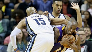 Vince Carter nimmt Kobe Bryant in die Mangel