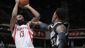 James Harden (l.) führt die Houston Rockets mit 44 Punkten zum Sieg