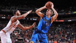 Dirk Nowitzki (r.) gehörten bei den Mavs zu den besseren Spielern in Phoenix