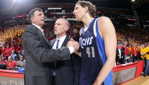 McHale (l.) steht mit Houston in Runde zwei, Nowitzki (r.), Carlisle und die Mavs sind draußen