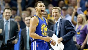 Steph Curry und Steve Kerr haben gut lachen: Sie stehen in den Western Conference Finals