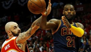 LeBron James (r.) führt die Cavs zum Sieg und damit zur 2:0-Serienführung