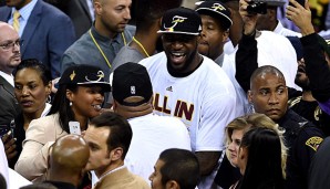 LeBron James war auch nach Spiel 4 mal wieder der Mittelpunkt der Party in Cleveland