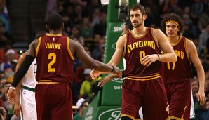 Ein Trio aus Langzeitverletzten meldet sich zurück, Kyrie Irving, Kevin Love und Anderson Varejao (v.l.)