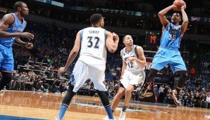 Kevin Durant (r.) verhindert mit seiner Leistung ein Comeback der Timberwolves