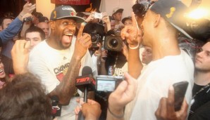 LeBron James (l.) gewann 2012 im dritten Versuch endlich seine erste Finals-Serie