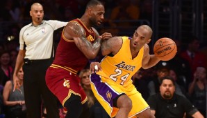 Kobe Bryant (r.) im Zweikampf mit LeBron James - und zwar mit beachtlichem Erfolg