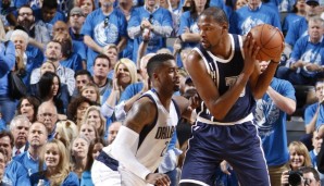 Kevin Durant (r.) führt die Thunder mit 34 Punkten zum Sieg gegen die Mavs