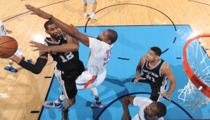 LaMarcus Aldridge (l.) erzielt beim Sieg gegen die Thunder 24 Punkte