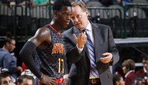 Dennis Schröder (l.) hat sich das Vertrauen von Mike Budenholzer hart erarbeitet