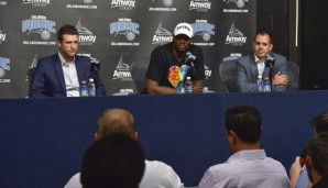 GM Rob Hennigan mit Neuzugang Serge Ibaka und Neu-Coach Frank Vogel