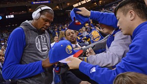 Kevin Durant spielt auch im kommenden Jahr im Dress der Warriors