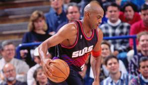 Selbst mit Sir Charles schafften es die Sixers nie über die zweite Runde hinaus, 1992 verpasste Philly sogar die Playoffs komplett. Eigentlich wollte Barkley nach Portland, stattdessen landete er bei den Suns, mit denen er die Finals erreichte.