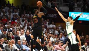 LeBron James im Duell mit Jayson Tatum.