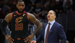 LeBron James mit Head Coach Tyronn Lue.