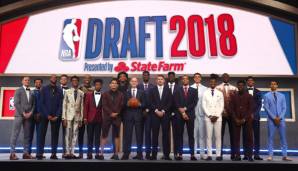 Der Jahrgang 2018 posiert mit Commissioner Adam Silver.